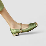Camille | Mary Janes i satin med smyckad klack