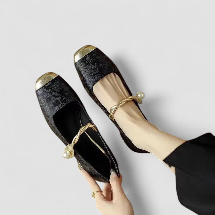 Camille | Mary Janes i satin med smyckad klack